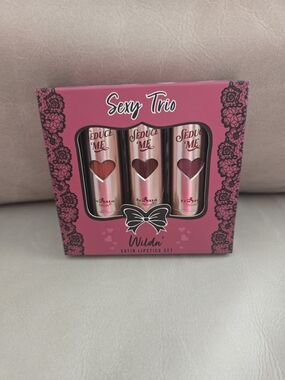 Sexy Trio Satin Lipstick Set in Pink And Berry Shades